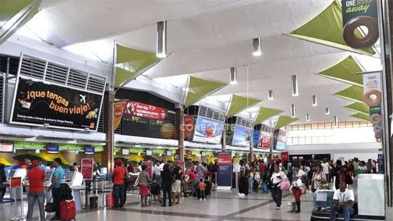 El Aeropuerto Internacional de Las Américas se llena de fiesta y alegría con la llegada de dominicanos en el exterior