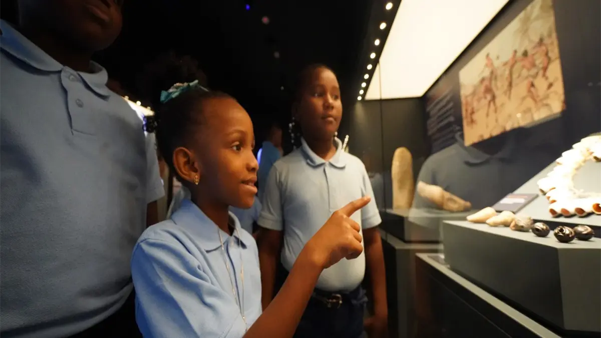 Estudiantes aprenden historia y cultura fuera del aula con programa, según Inabie