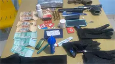 Polic&iacute;a incauta drogas y armas ilegales en Najayo tras detenci&oacute;n de dos sospechosos