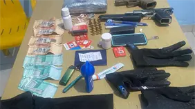 Policía incauta drogas y armas ilegales en Najayo tras detención de dos sospechosos