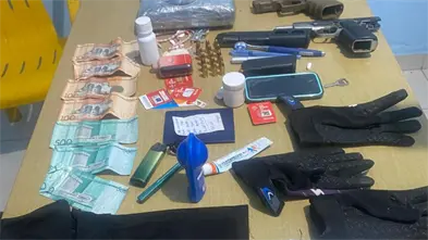 Polic&iacute;a incauta drogas y armas ilegales en Najayo tras detenci&oacute;n de dos sospechosos