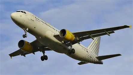 Un avi&oacute;n de Vueling de Par&iacute;s a Ibiza aterriza de emergencia por leve problema t&eacute;cnico