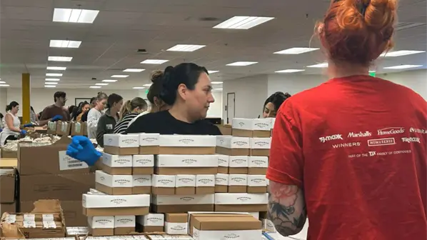 Miles de latinos abarrotan los bancos de comida en EE.UU. ante la asfixiante inflaci&oacute;n