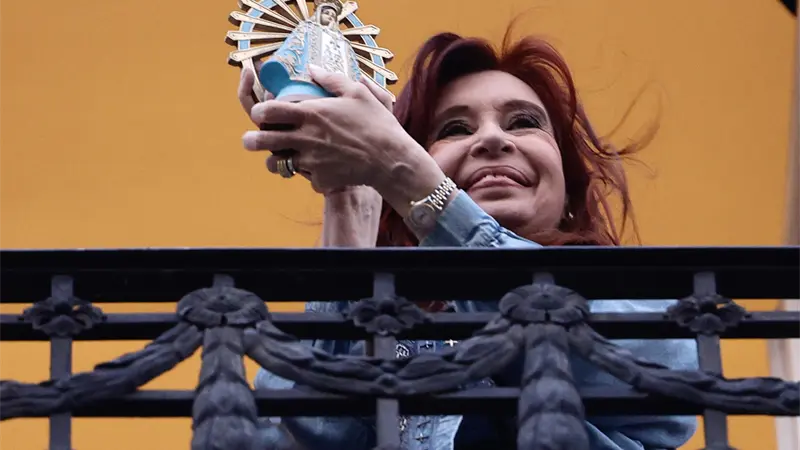 Cristina Fernández seguirá ingresada tras ser intervenida por una apendicitis