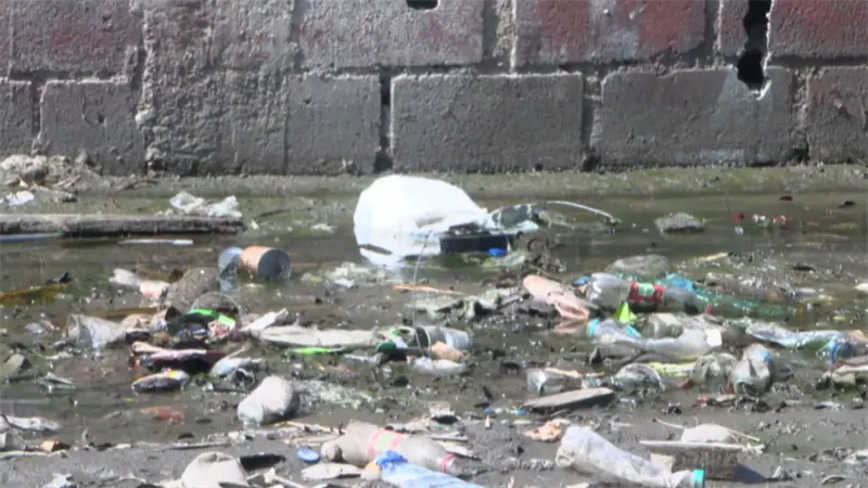 Focos de contaminaci&oacute;n ahuyentan clientes en zona comercial