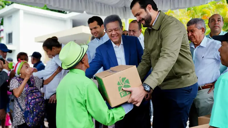 Leonel Fernández continúa entrega de alimentos a sectores vulnerables en Distrito Nacional