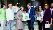Leonel Fern&aacute;ndez entrega raciones alimenticias a sectores vulnerables en Santo Domingo