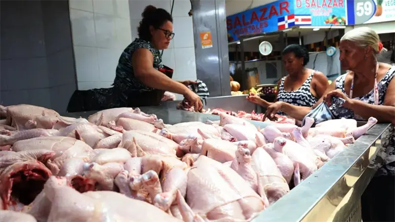 Libra de pollo sobrepasa los 100 pesos por escasez 