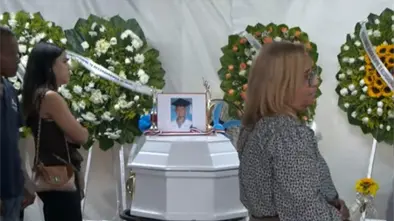 Sepultan restos de joven que muri&oacute; tras incidente con la Polic&iacute;a en Villa Consuelo