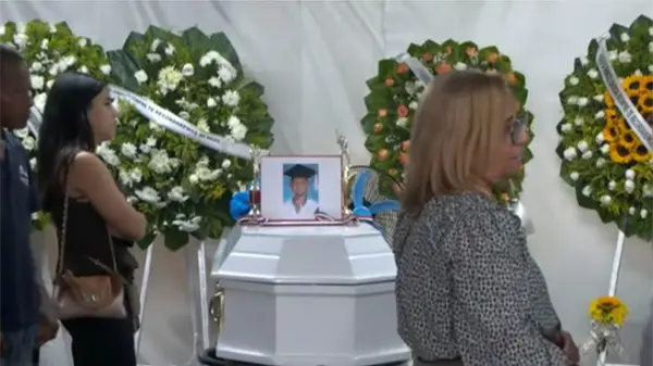 Sepultan restos de joven que muri&oacute; tras incidente con la Polic&iacute;a en Villa Consuelo