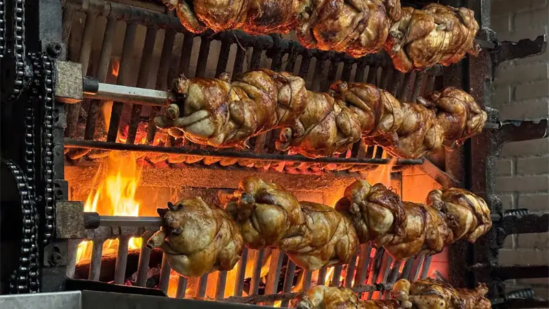 A pocas horas de Nochebuena, estos son los precios del cerdo y el pollo asado
