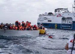 Ong alerta del posible naufragio de un barco con 117 migrantes en el Mediterr&aacute;neo central