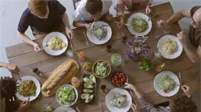 Especialista recomienda cena navide&ntilde;a saludable para evitar s&iacute;ntomas de indigesti&oacute;n