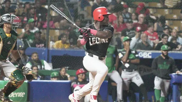 H&eacute;ctor Rodr&iacute;guez y su muestra de devoci&oacute;n por los Leones del Escogido