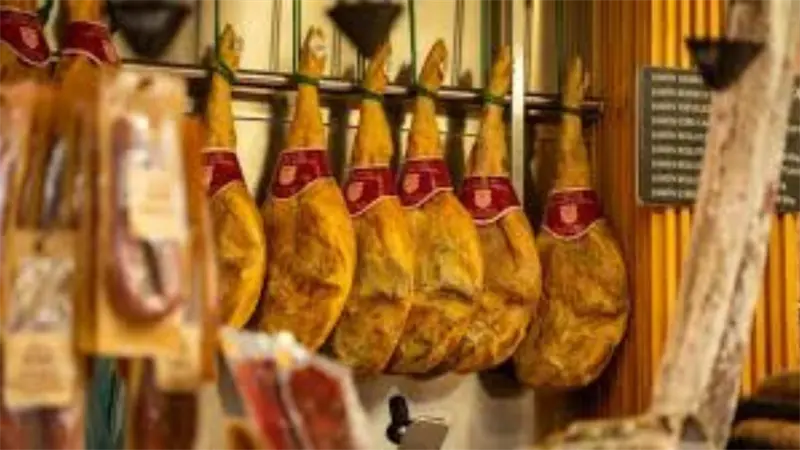 España pide a Japón mantener importaciones de jamón serrano pese a brote de peste porcina