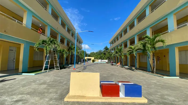 Plan Navidad en las Aulas 24/7 impulsa mantenimiento de más de 256 planteles en Santo Domingo