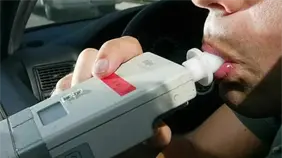 Refuerzan controles: transportistas son sometidos a pruebas de alcohol&iacute;metro