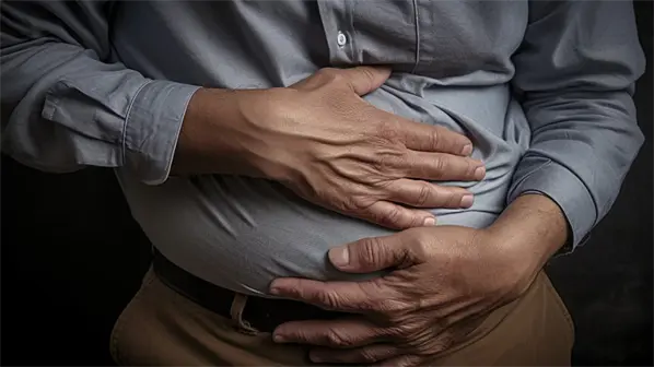 C&oacute;mo evitar la inflamaci&oacute;n despu&eacute;s de comer en exceso durante las Fiestas