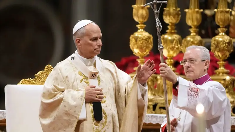 El papa recuerda el sufrimiento en Gaza y de los refugiados en el mundo en misa de Navidad