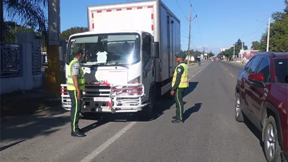 Mientras el país celebra en familia, cientos de agentes y socorristas trabajan sin descanso para salvar vidas