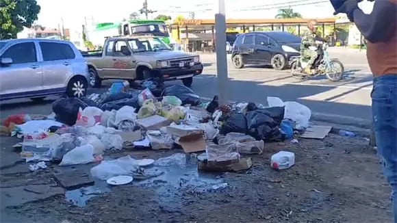 Tras Nochebuena y Navidad, barrios de la capital amanecen entre c&uacute;mulos de basura