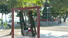 Familias destacan ambiente de paz y seguridad en plazas y malec&oacute;n durante la Navidad