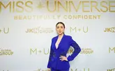 Tailandia congela los activos de la copropietaria de Miss Universo que sigue pr&oacute;fuga
