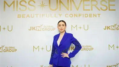 Tailandia congela los activos de la copropietaria de Miss Universo que sigue pr&oacute;fuga