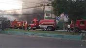 Explosi&oacute;n provoca incendio en ferreter&iacute;a San Miguel del KM 7&frac12; avenida Independencia