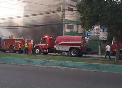 Explosión provoca incendio en ferretería San Miguel del KM 7½ avenida Independencia