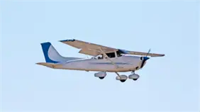 Muere piloto de un avi&oacute;n ultraligero tras accidente frente a la playa m&aacute;s famosa de Brasil