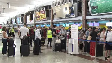 Tormenta de nieve en EE. UU. provoca cancelaci&oacute;n de vuelos y deja pasajeros varados en el AILA