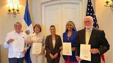 Embajadora de EE. UU. Leah F. Campos recibe a organizaciones pro vida en RD