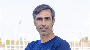 Tragedia en el f&uacute;tbol europeo: muere entrenador del Valencia Femenino y parte de su familia en naufragio en Indonesia