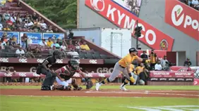 &Aacute;guilas Cibae&ntilde;as consiguen victoria 10-6 sobre Gigantes en el todos contra todos del b&eacute;isbol dominicano