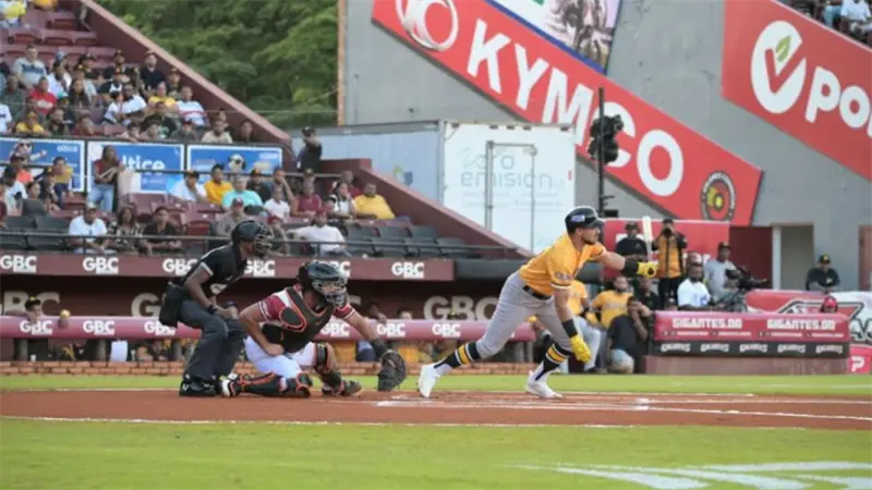 Águilas Cibaeñas consiguen victoria 10-6 sobre Gigantes en el todos contra todos del béisbol dominicano