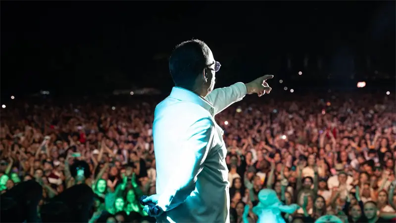 Gilberto Santa Rosa celebra su último concierto del 2025 en Costa Rica rodeado del cariño del público