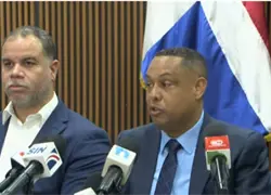 Fallas en proceso de construcci&oacute;n provocaron derrumbe del  techo en Hospital de Azua