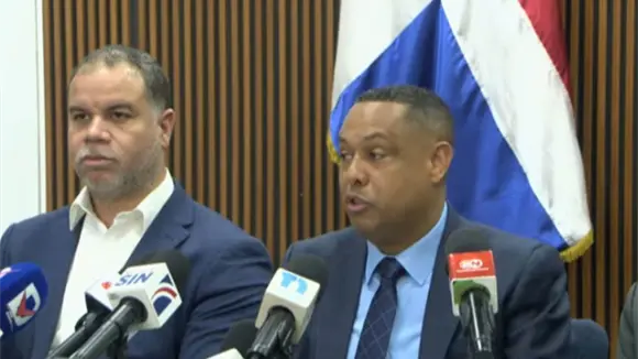 Fallas en proceso de construcción provocaron derrumbe del techo en Hospital de Azua Fallas en proceso de construcción provocaron derrumbe del techo en Hospital de Azua