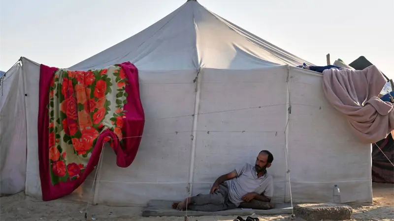 En Gaza, las lluvias se llevan cientos de tiendas de desplazados: Es insoportable