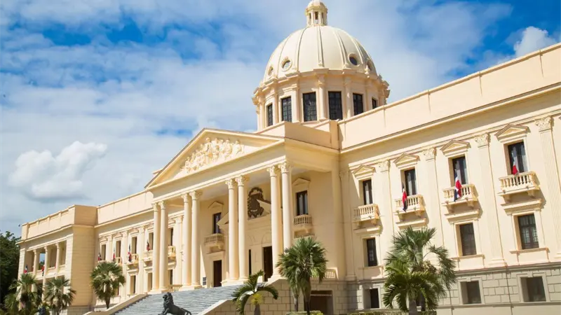 Presidente Abinader designa comisión técnica del Consejo del Seguro Nacional de Salud (CoSeNaSa)