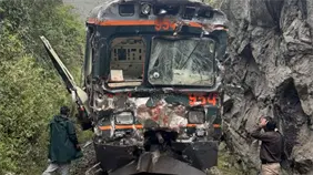 Al menos 15 heridos al chocar frontalmente dos trenes en la v&iacute;a a Machu Picchu, en Per&uacute;