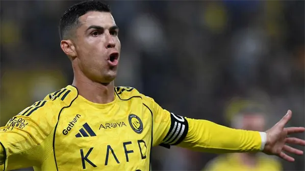 Cristiano Ronaldo marca gol involuntario y se acerca a los 1000 en liga Arabia Saudí