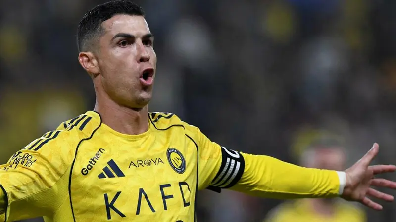 Cristiano Ronaldo marca gol involuntario y se acerca a los 1000 en liga Arabia Saudí