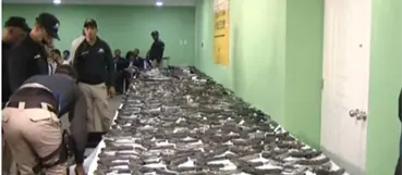 Ley sanciona con prisión y multas la exhibición de armas en la vía pública