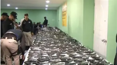 Ley sanciona con prisi&oacute;n y multas la exhibici&oacute;n de armas en la v&iacute;a p&uacute;blica