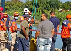 Defensa Civil recupera cuerpo sin vida en compuerta de La Otra Banda, r&iacute;o Yaque del Norte