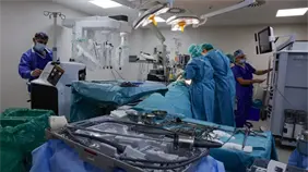 Cirug&iacute;a rob&oacute;tica pionera en Espa&ntilde;a le extrae tumor agresivo a venezolano