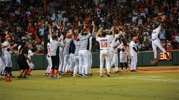 De la Cruz ataca de nuevo y decide remontada Toros sobre Águilas