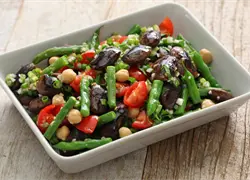 Cena navide&ntilde;a termina en emergencia: un hombre sufre un grave desgarro de es&oacute;fago tras comer lentejas